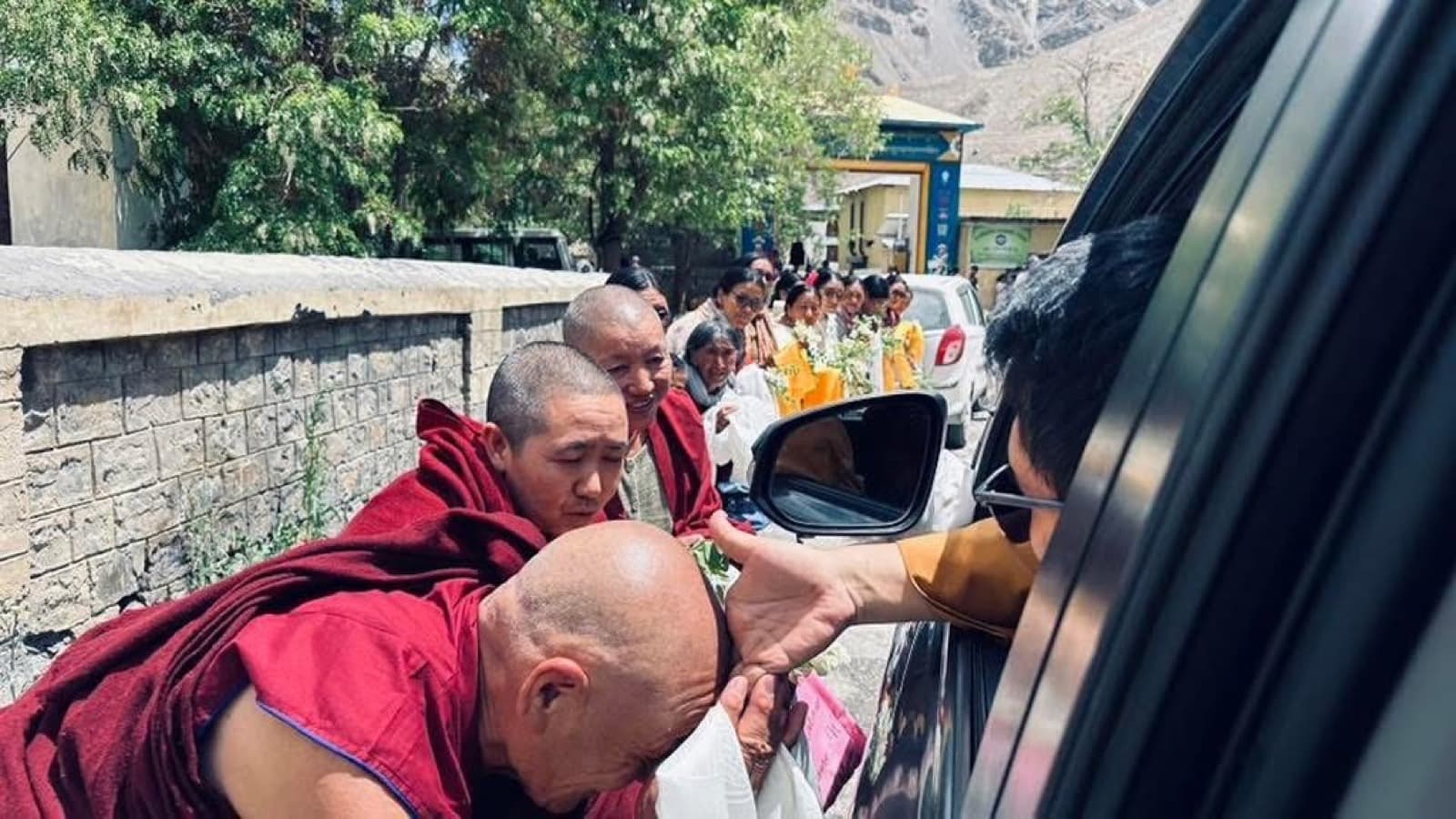 A moment from H.E Serkong Tsenshap Rinpoche’s journey (2 of 24)