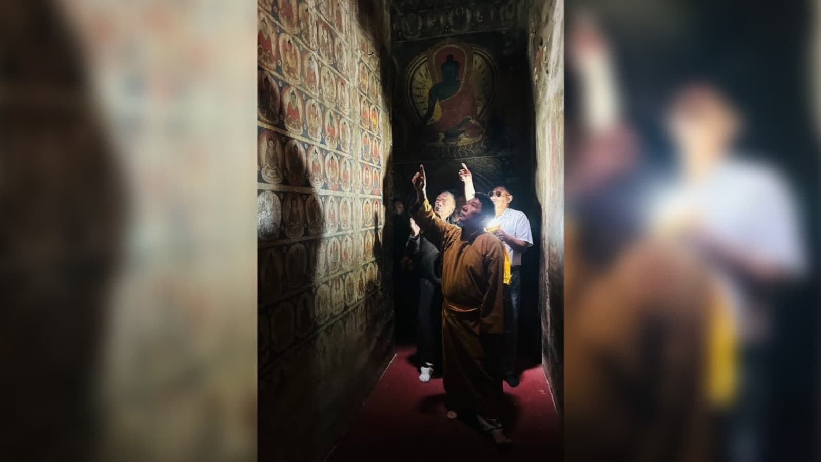 A moment from H.E Serkong Tsenshap Rinpoche’s journey (10 of 24)