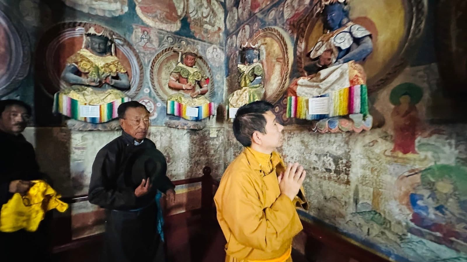 A moment from H.E Serkong Tsenshap Rinpoche’s journey (12 of 24)