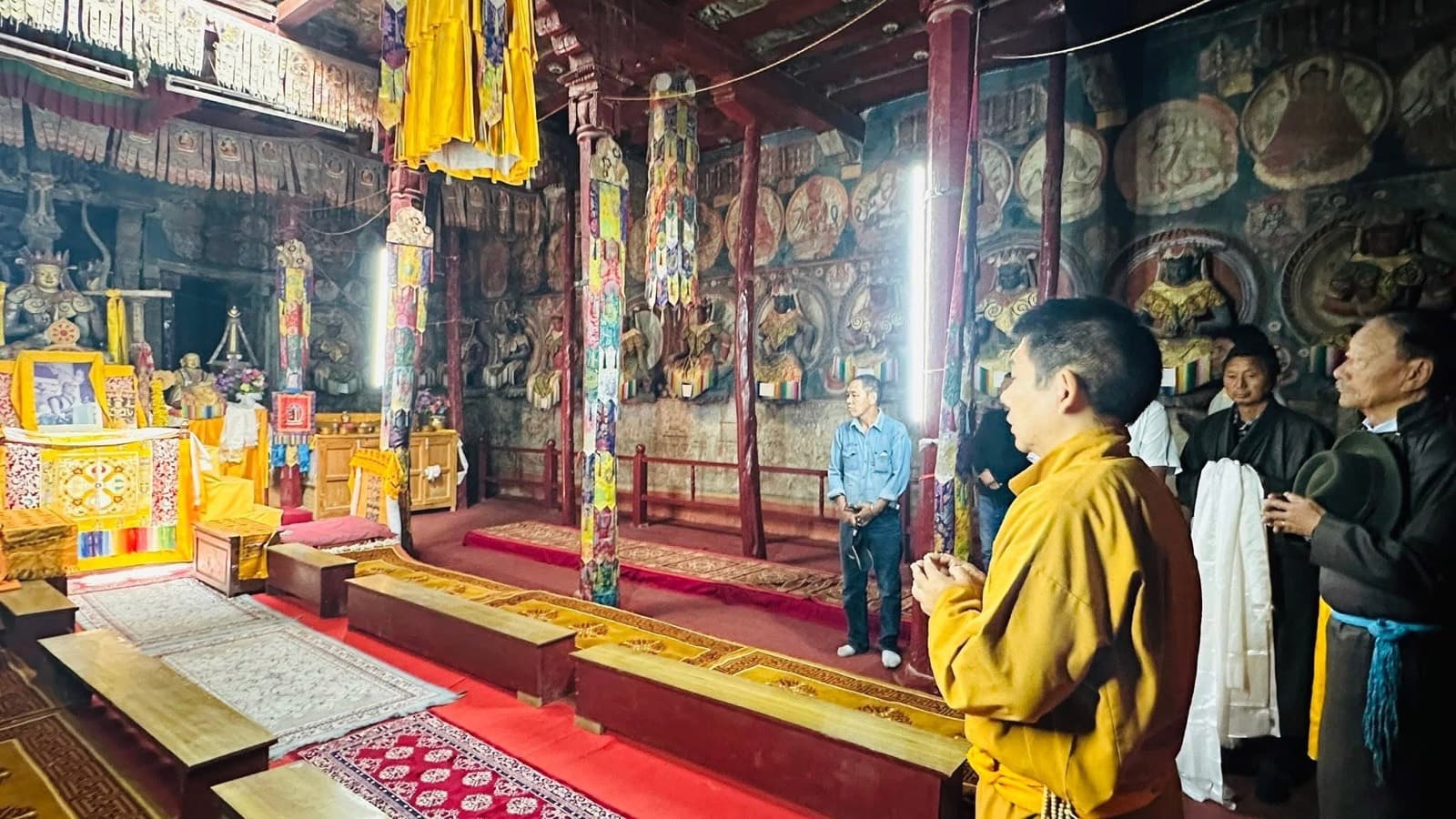 A moment from H.E Serkong Tsenshap Rinpoche’s journey (16 of 24)